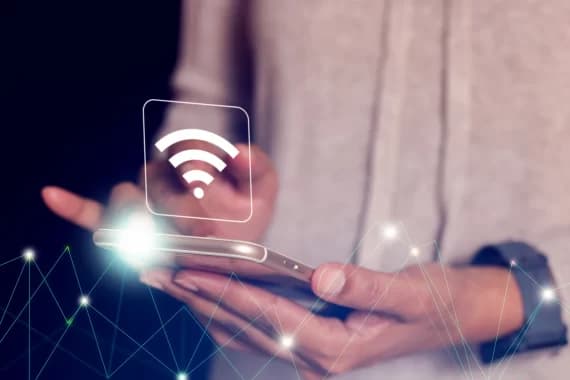 bigstock-wi-fi-wireless-internet-techno-441435506-e1669835074339-1-webp 9 dicas de como melhorar o sinal do Wi-Fi
