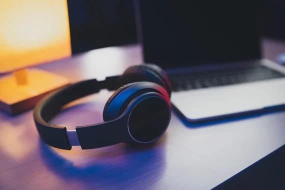 homeoffice-lives-de-musica-e1669382184704-1-webp Home office: 8 lives de música para ouvir trabalhando