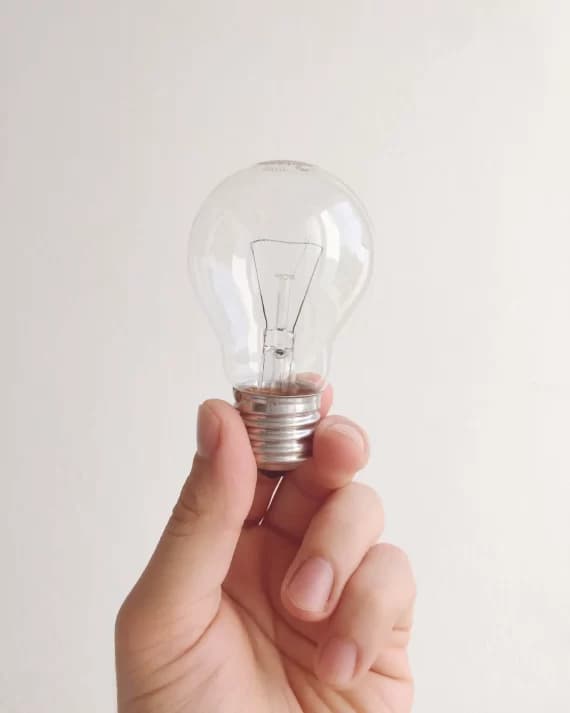 lamp-2022-11-15-10-37-20-utc-scaled-e1669919376709-1-webp LI-FI: Saiba o que é e como funciona