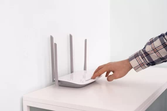 melhorar-o-sinal-do-wifi-scaled-jpg-e1669381448222-1-webp 3 dicas para melhorar o sinal do Wi-Fi
