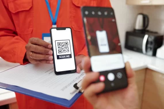 o-que-qr-code-scaled-e1669379036319-1-webp O que é QR Code? Saiba tudo sobre essa tecnologia!